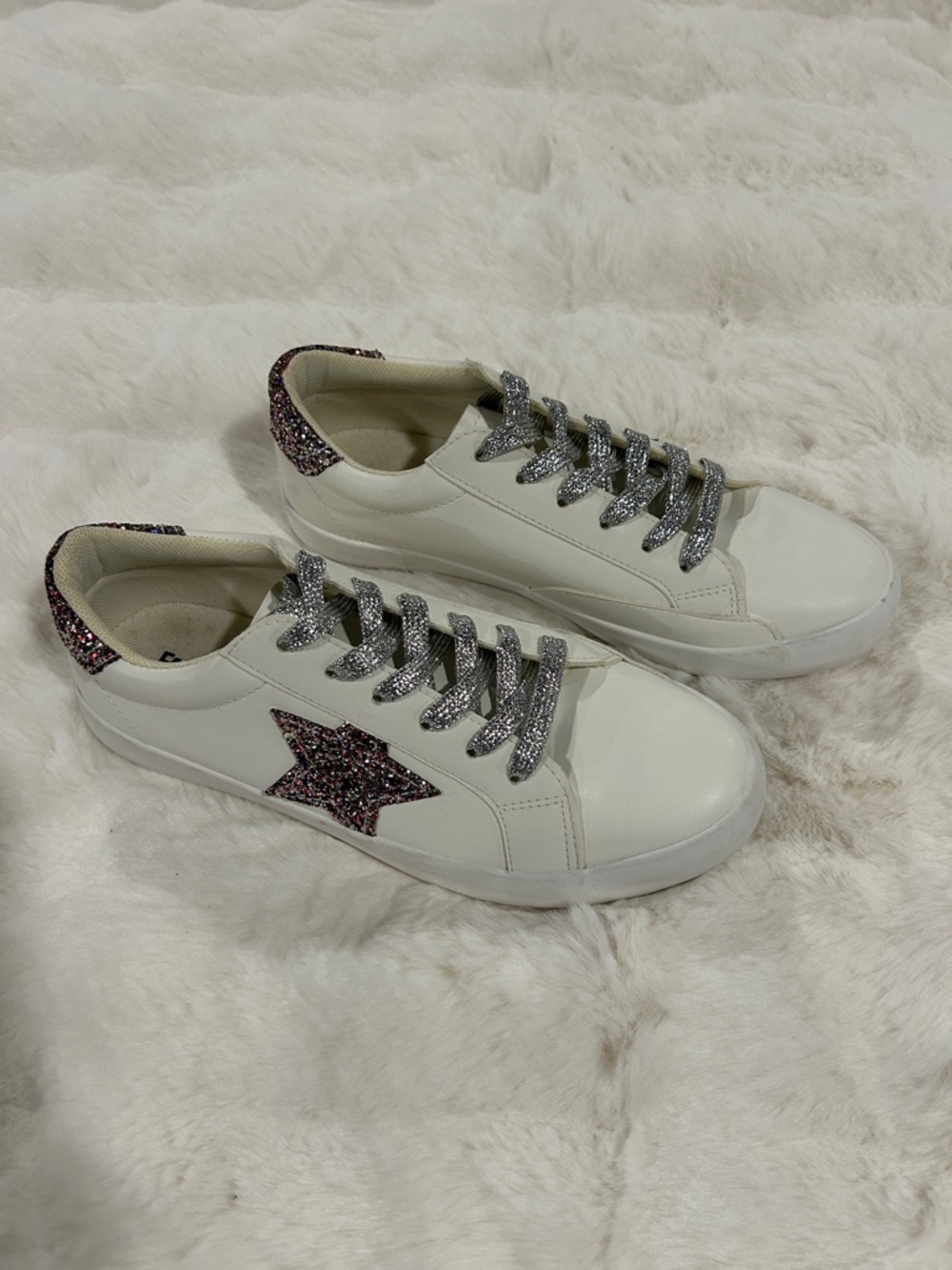 fabkids White Sneakers with Pink Glitter Star and Silver Glitter Laces